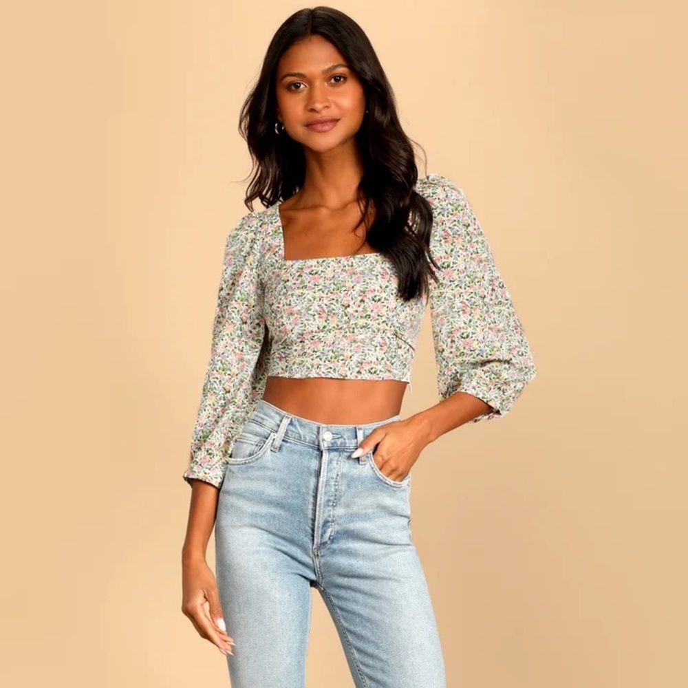 Lulu’s | Even Sweeter White Floral Print Three-Quarter Sleeve Crop Top | Size M